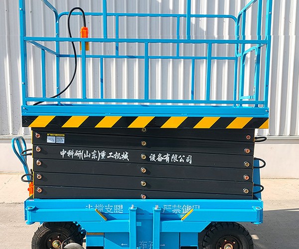 色尼自行走升降机